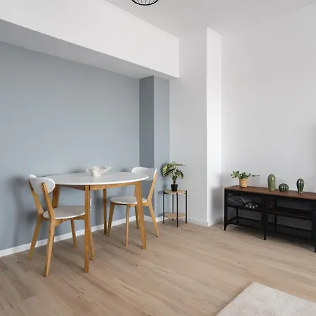 Chez Nous - With Parking 1108 *