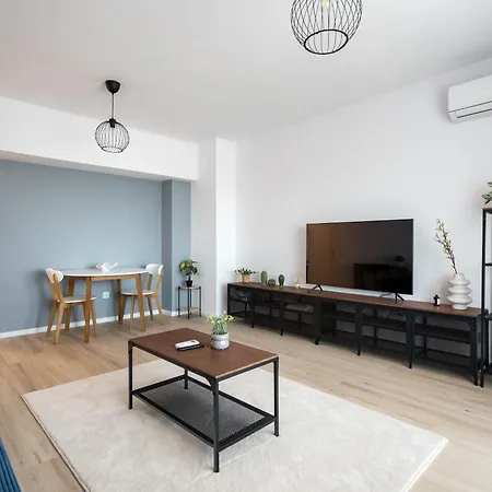 Chez Nous - With Parking 1108 Διαμέρισμα